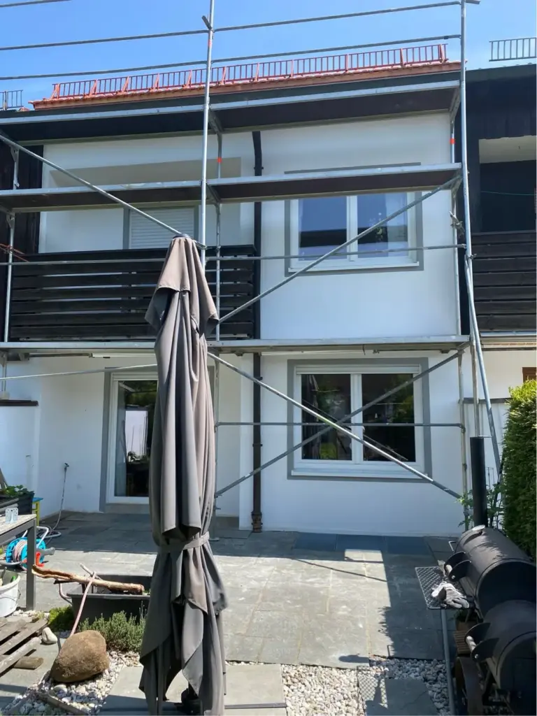 Verputzarbeiten Haus-Fassade Eingang neu