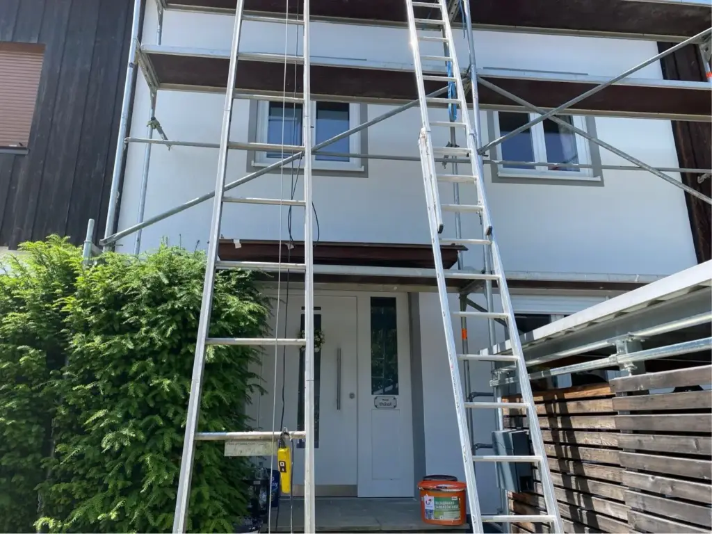 Verputzarbeiten Haus-Fassade Eingang neu