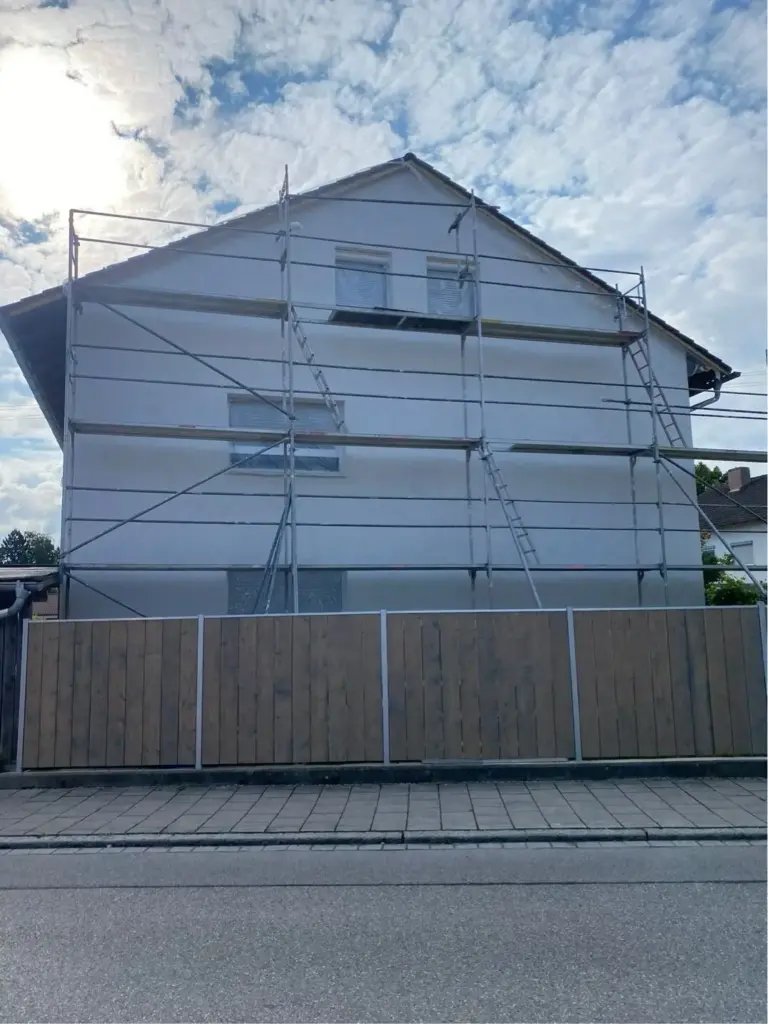 Verputzarbeiten Haus-Fassade Giebel neu